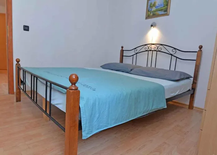 Appartamento In 15050 Lussingrande